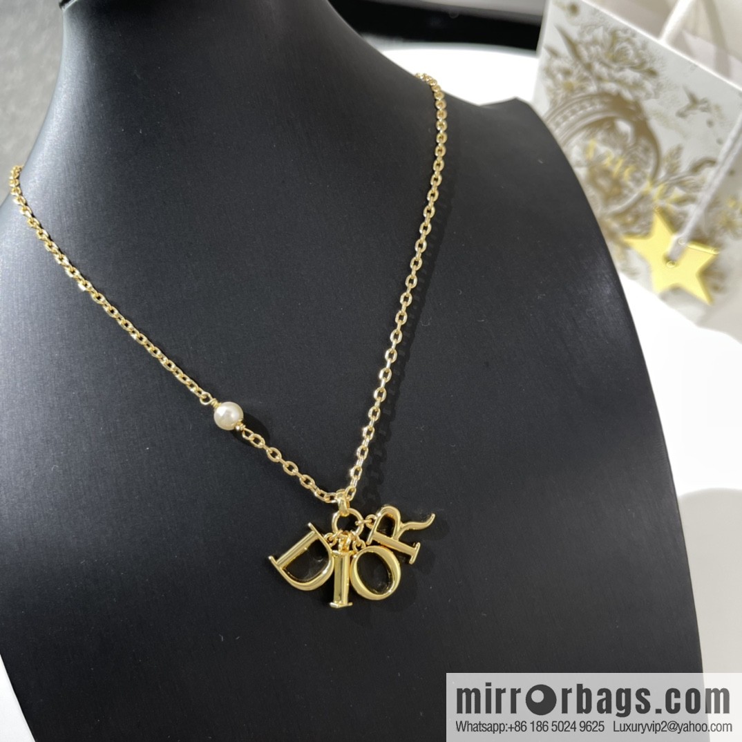 New ☑️ DIOR Dior letter necklace bracelet