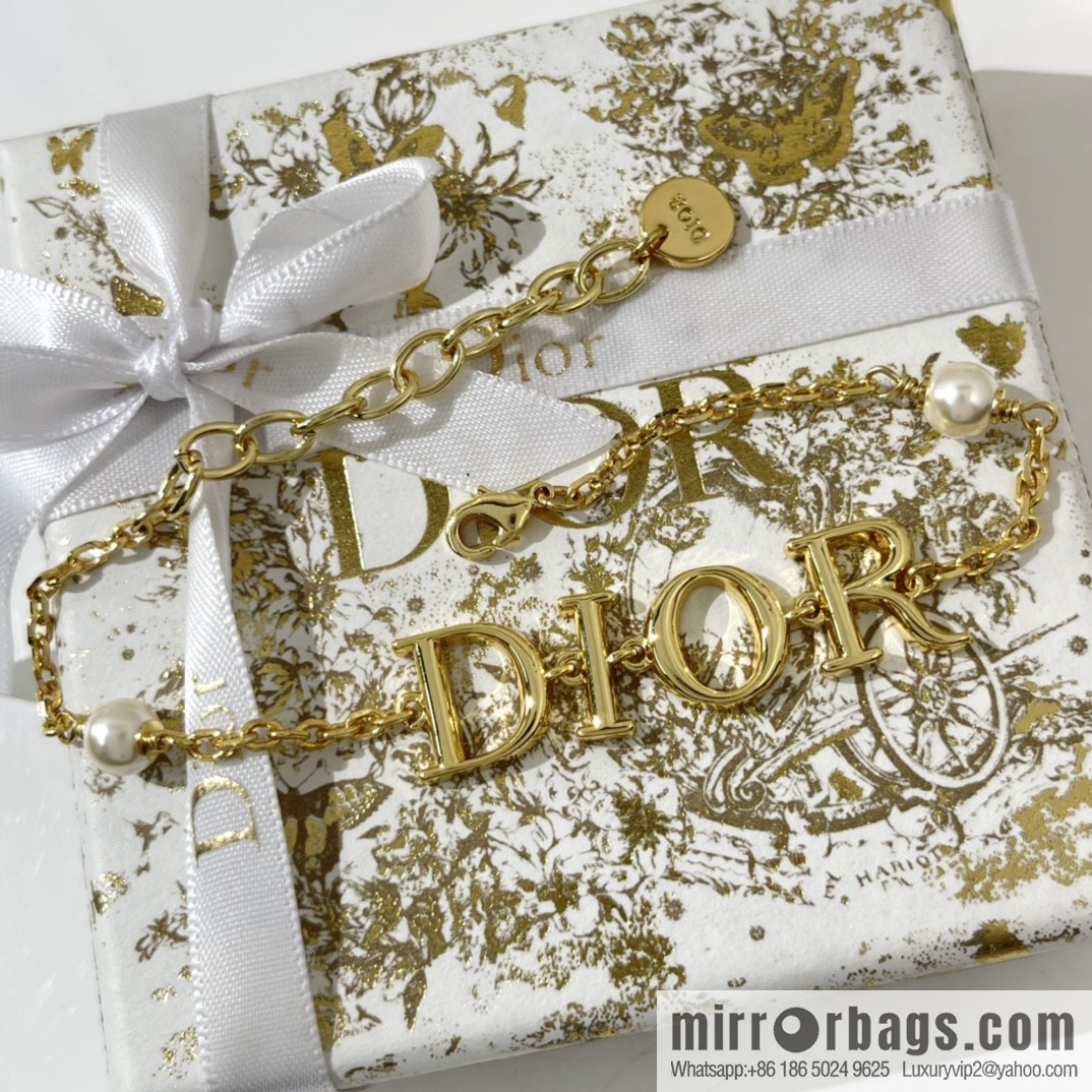 New ☑️ DIOR Dior letter necklace bracelet