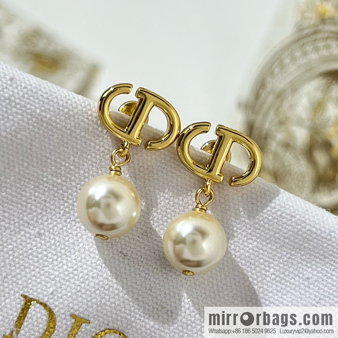 New ☑️ DIOR Dior CD pearl stud earrings