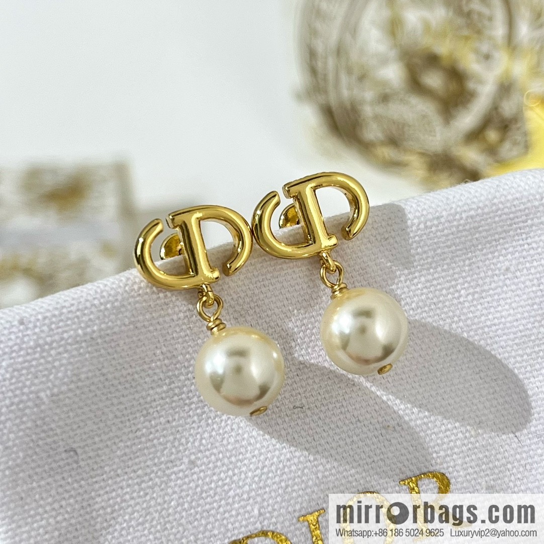 New ☑️ DIOR Dior CD pearl stud earrings