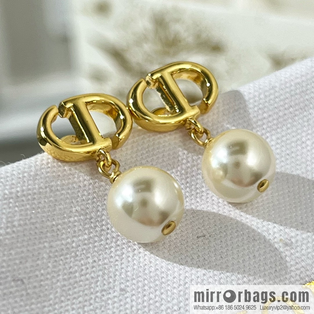New ☑️ DIOR Dior CD pearl stud earrings