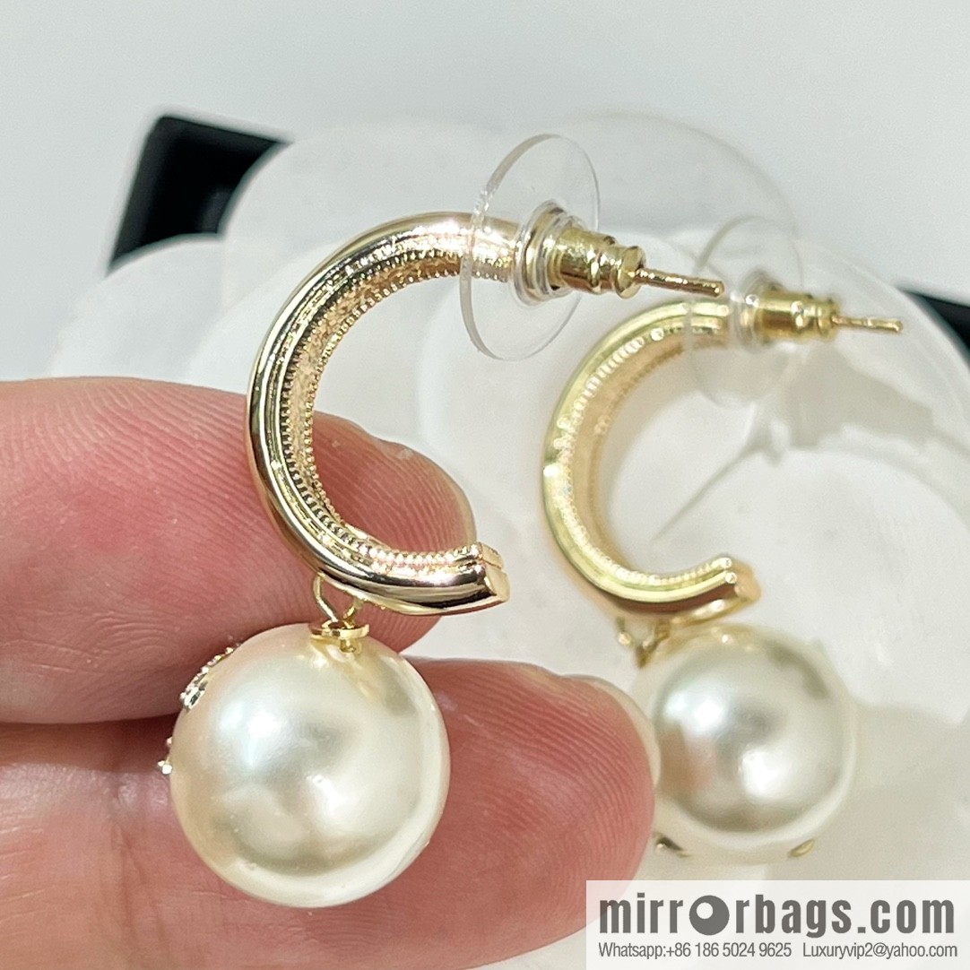 New ☑️ CHANEL Chanel double c pearl stud earrings