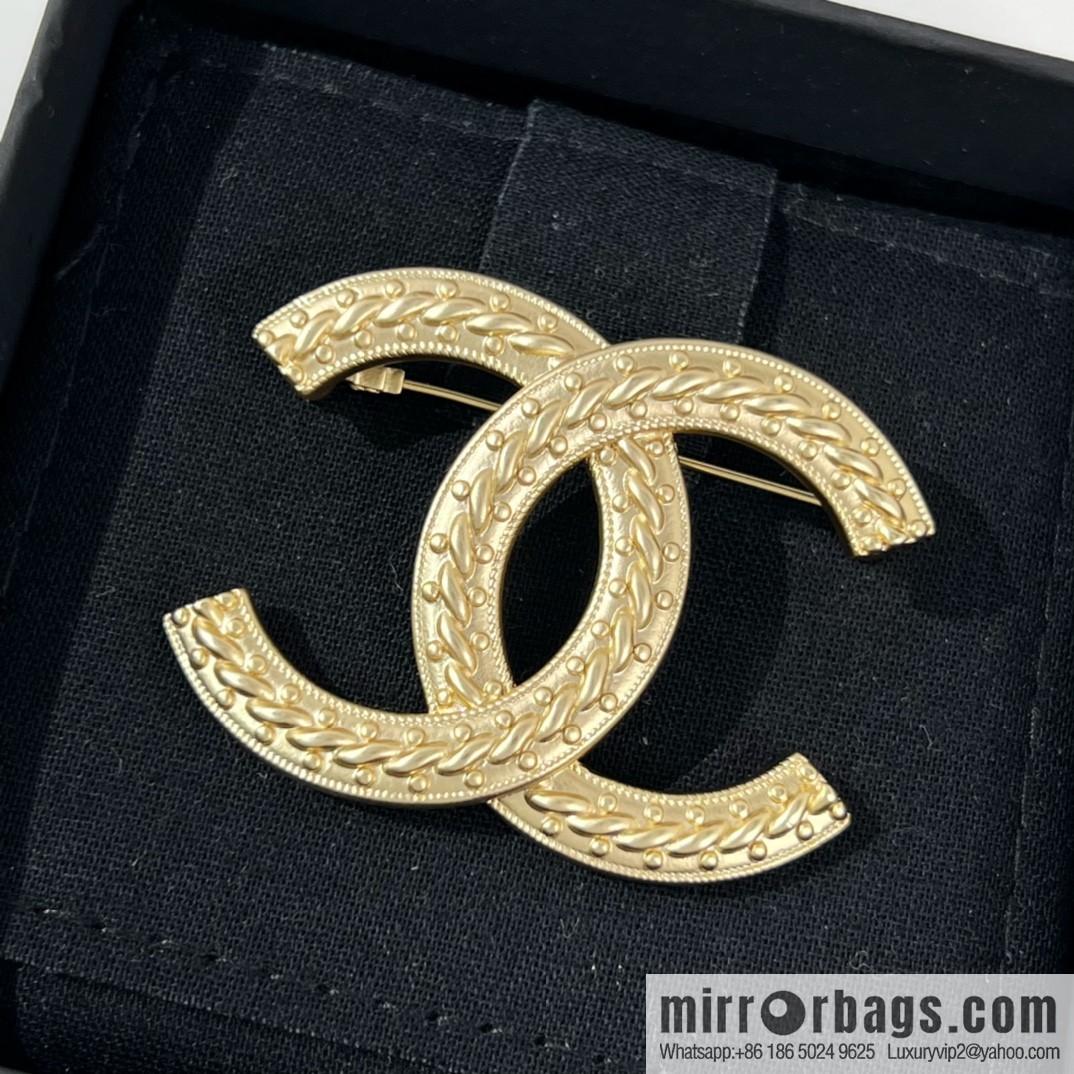 New ☑️ Chanel double c brooch