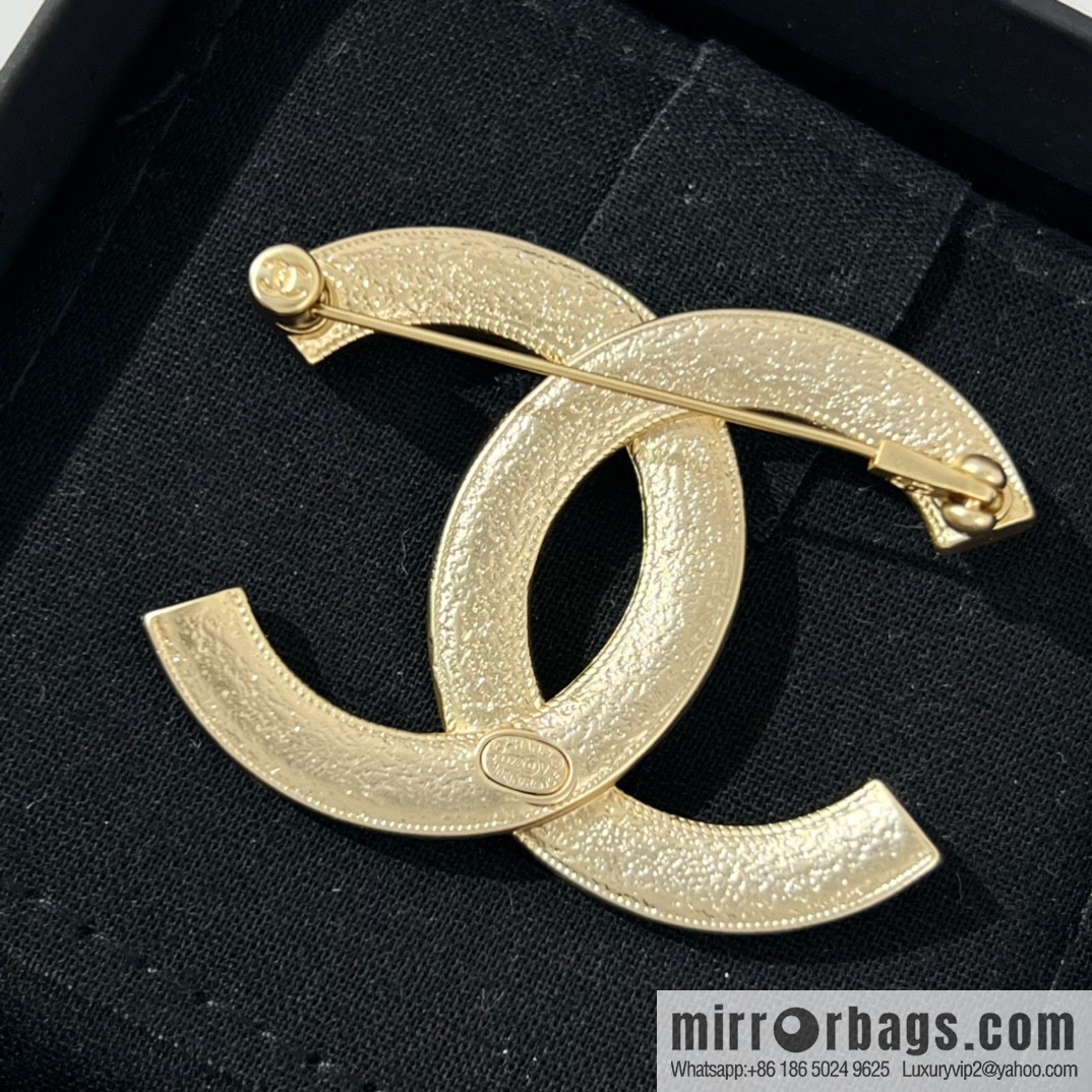 New ☑️ Chanel double c brooch