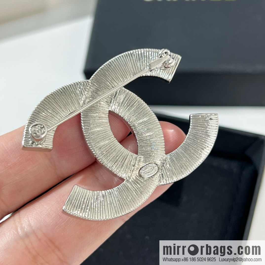 New ☑️ Chanel double c brooch