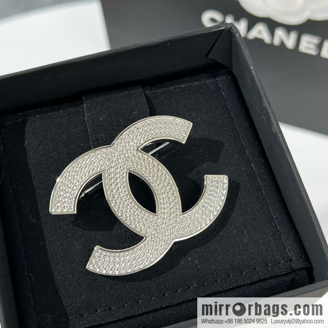 New ☑️ Chanel double c brooch