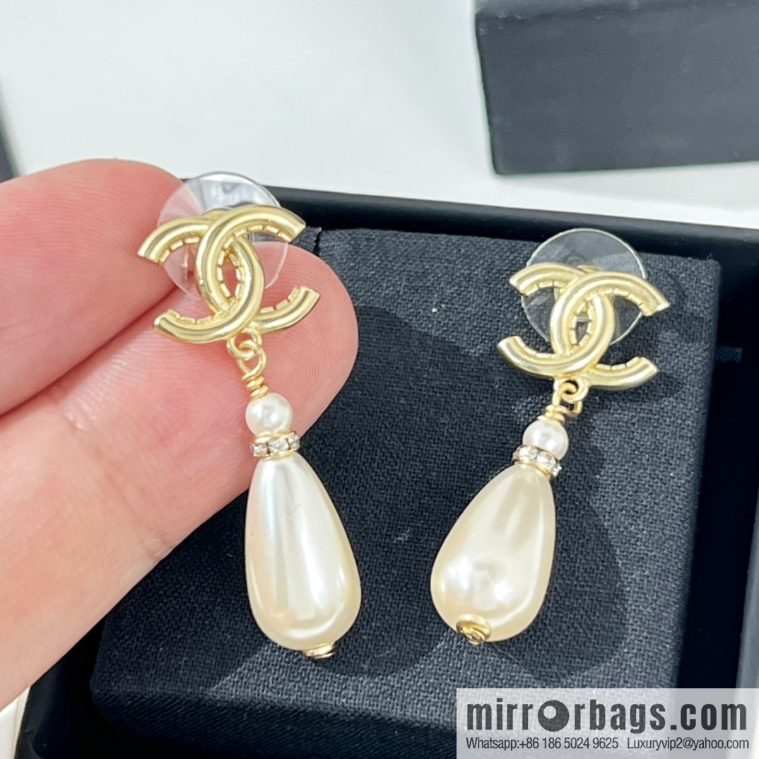 New ☑️ CHANEL Chanel double c pearl stud earrings