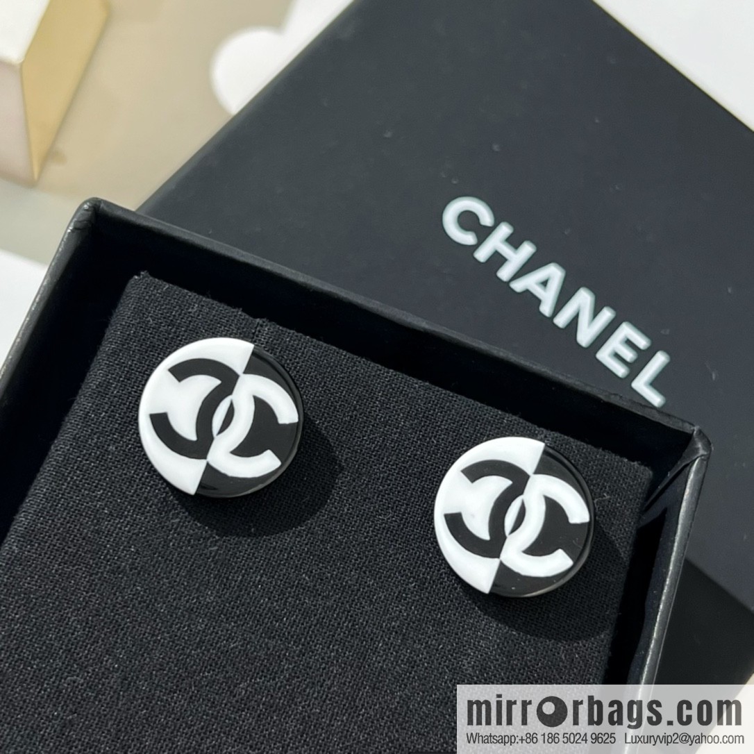New ☑️ CHANEL Chanel double c acrylic stud earrings