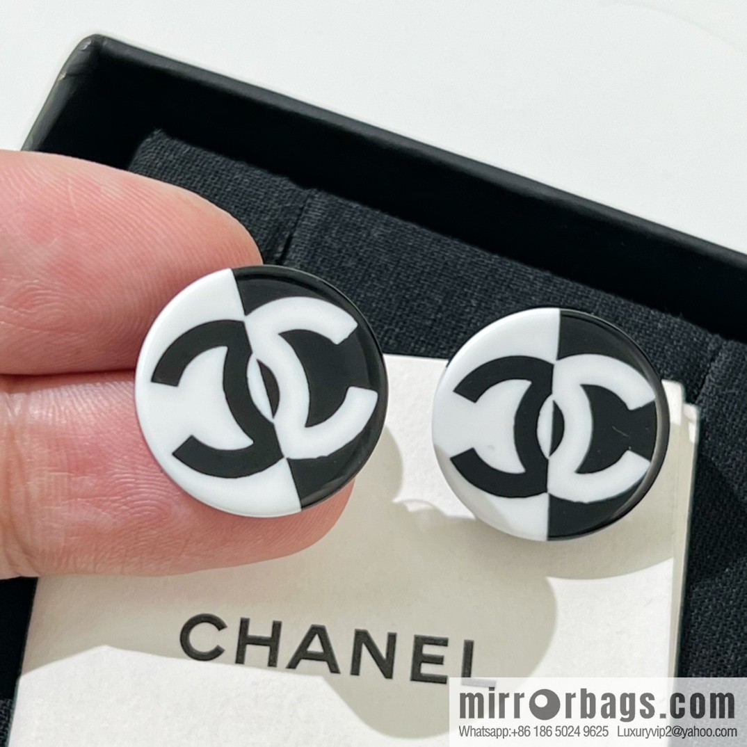 New ☑️ CHANEL Chanel double c acrylic stud earrings