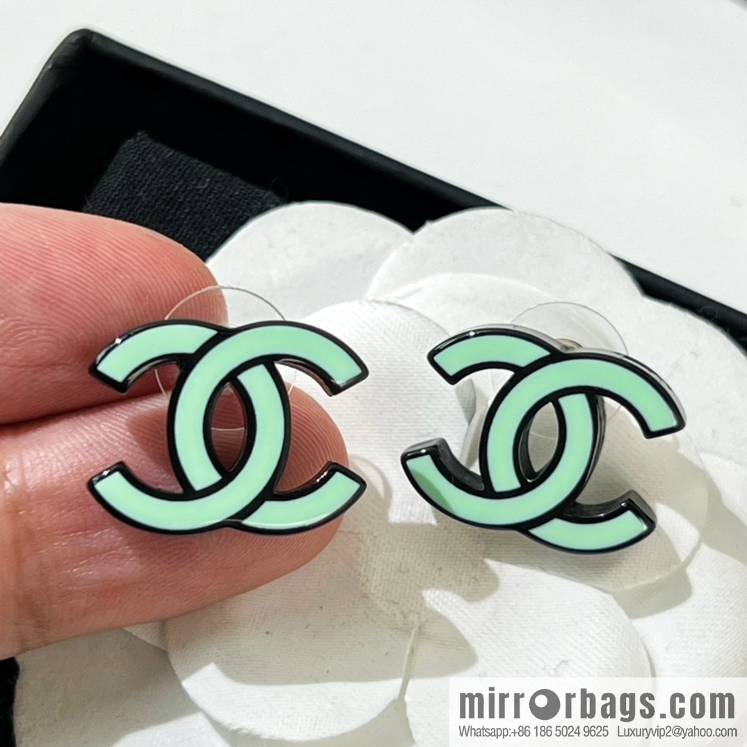 New ☑️ CHANEL Chanel double c acrylic stud earrings