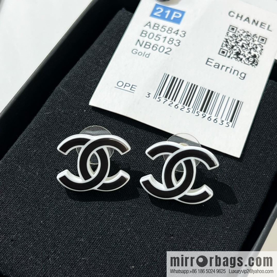 New ☑️ CHANEL Chanel double c acrylic stud earrings