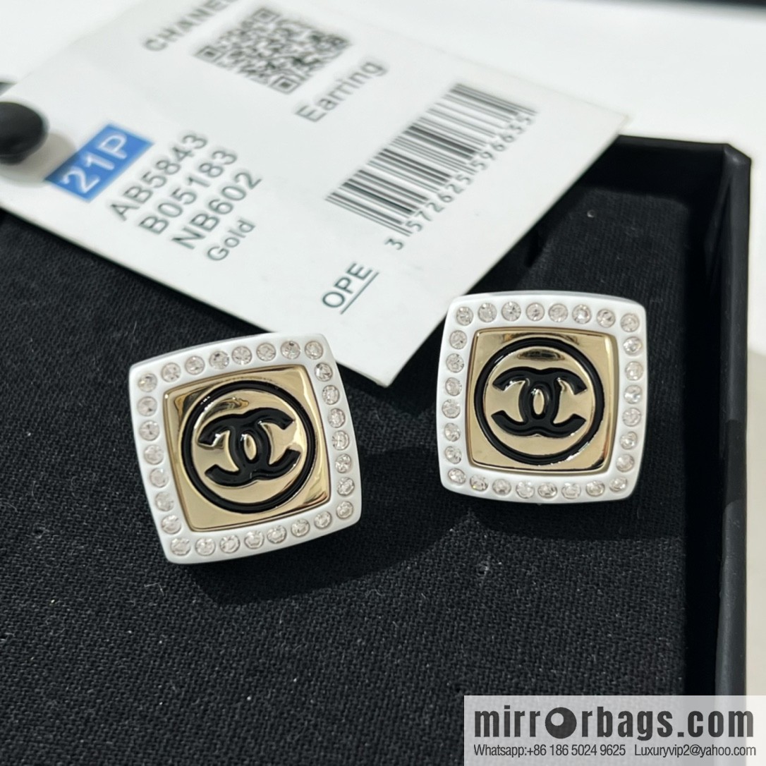 New ☑️ CHANEL Chanel double c acrylic stud earrings