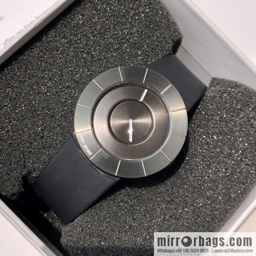 Issey Miyake! Original order quartz watch