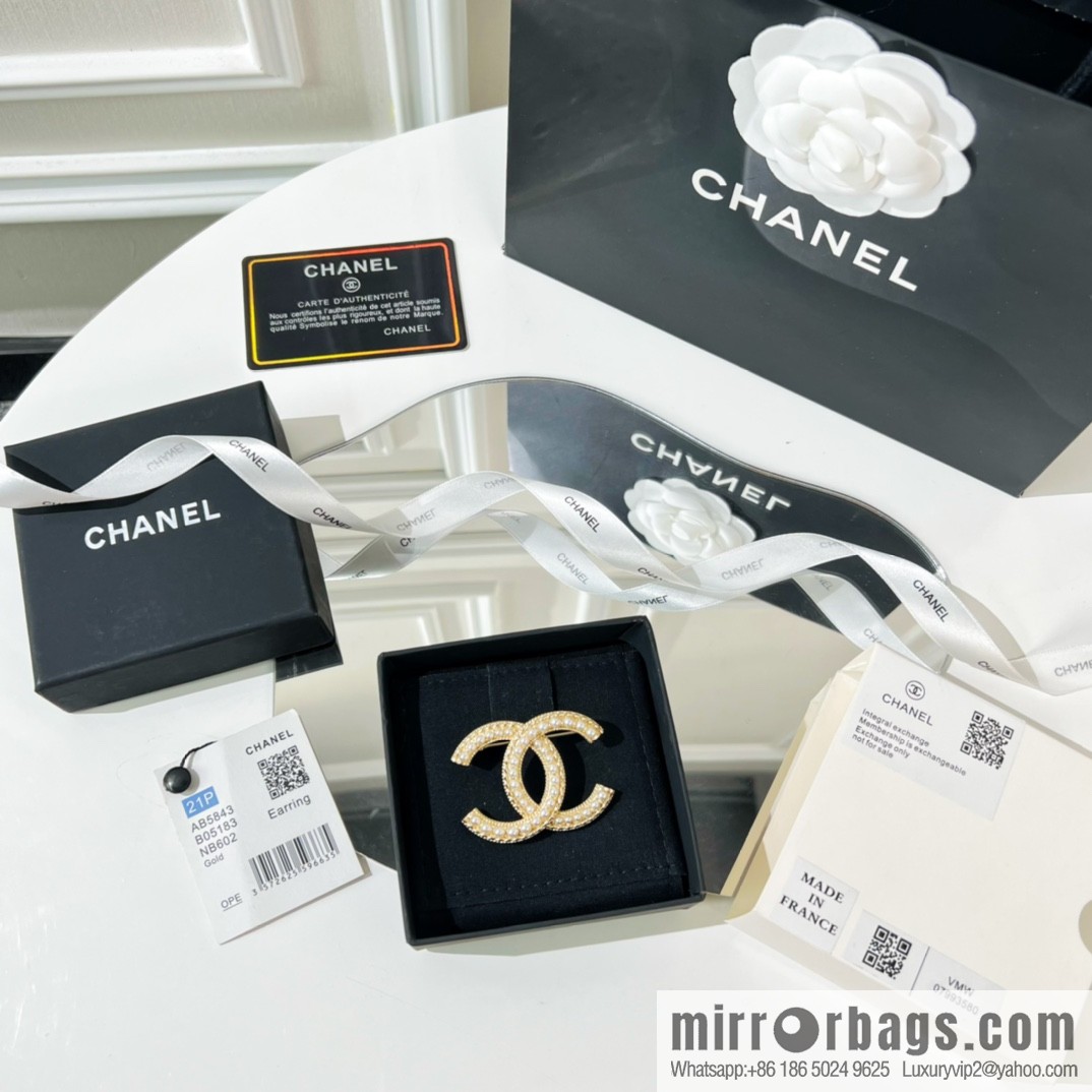 New ☑️ Chanel double c pearl brooch