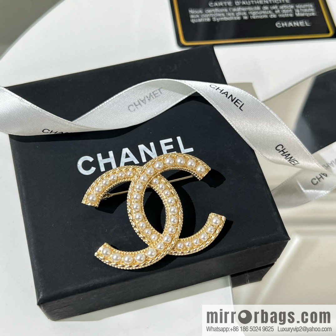 New ☑️ Chanel double c pearl brooch
