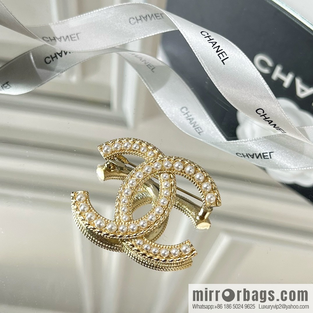 New ☑️ Chanel double c pearl brooch