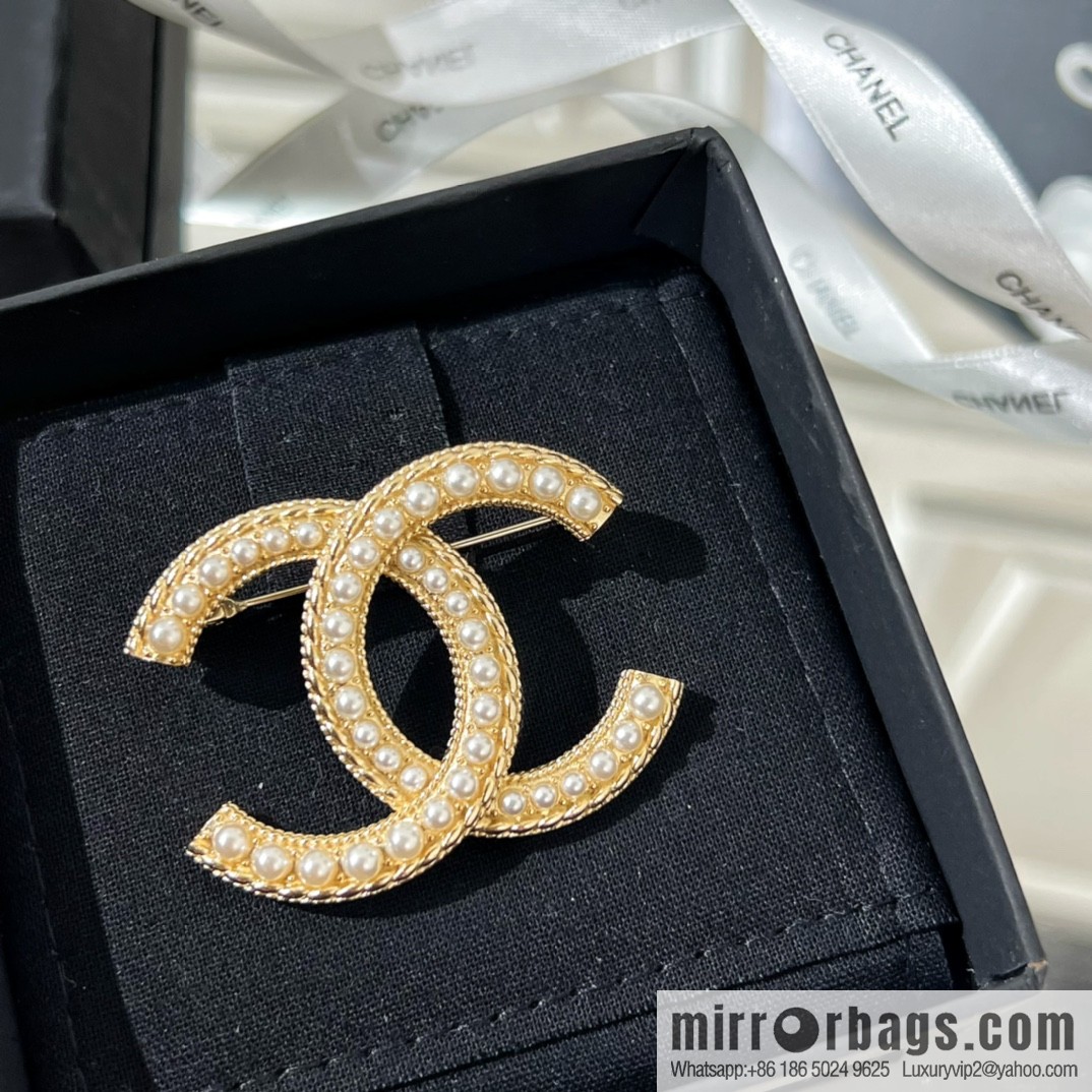 New ☑️ Chanel double c pearl brooch