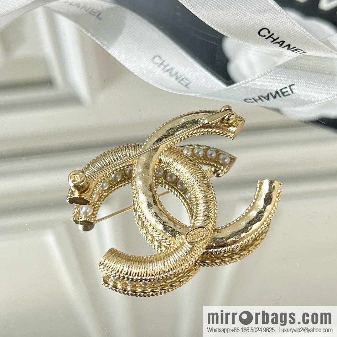 New ☑️ Chanel double c pearl brooch