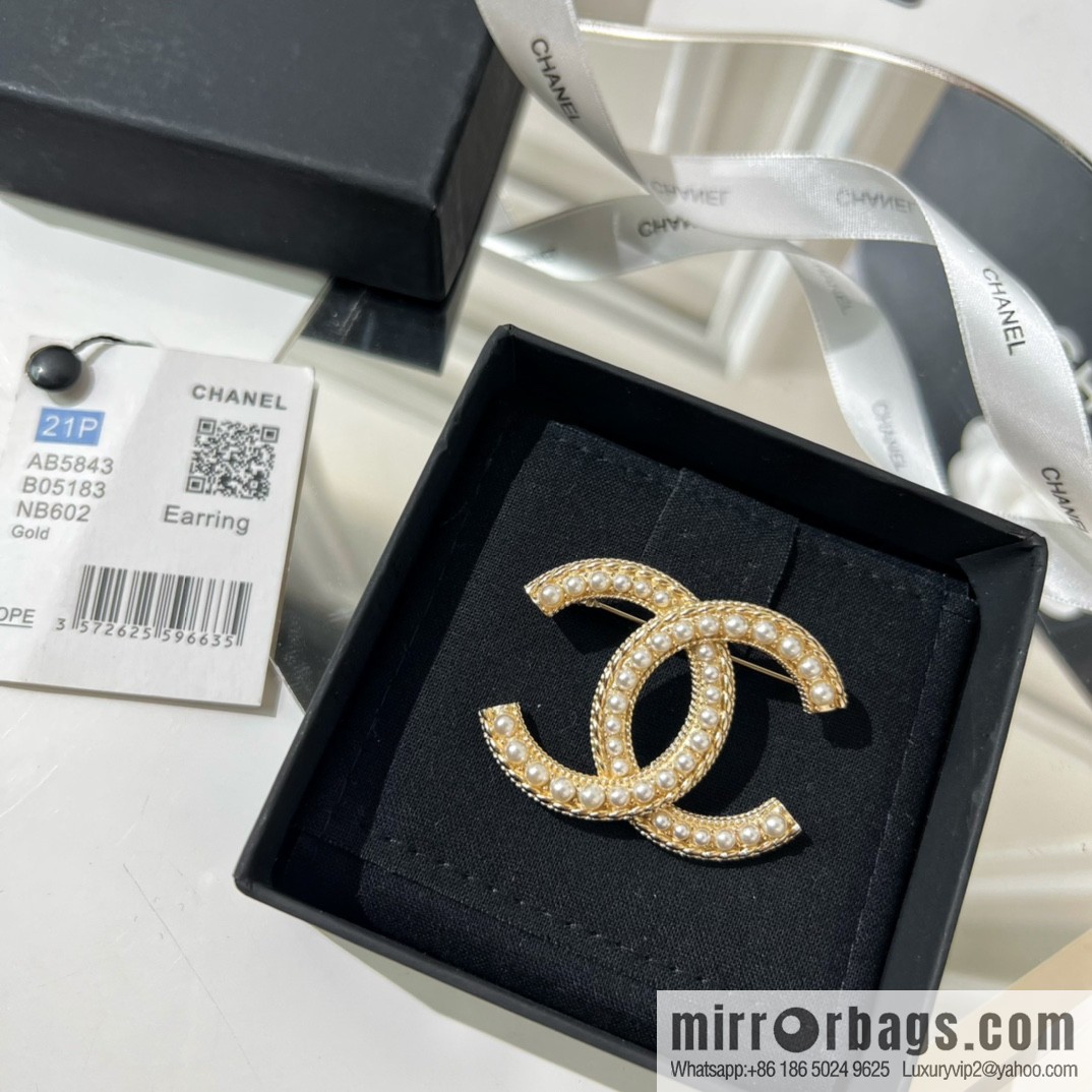 New ☑️ Chanel double c pearl brooch
