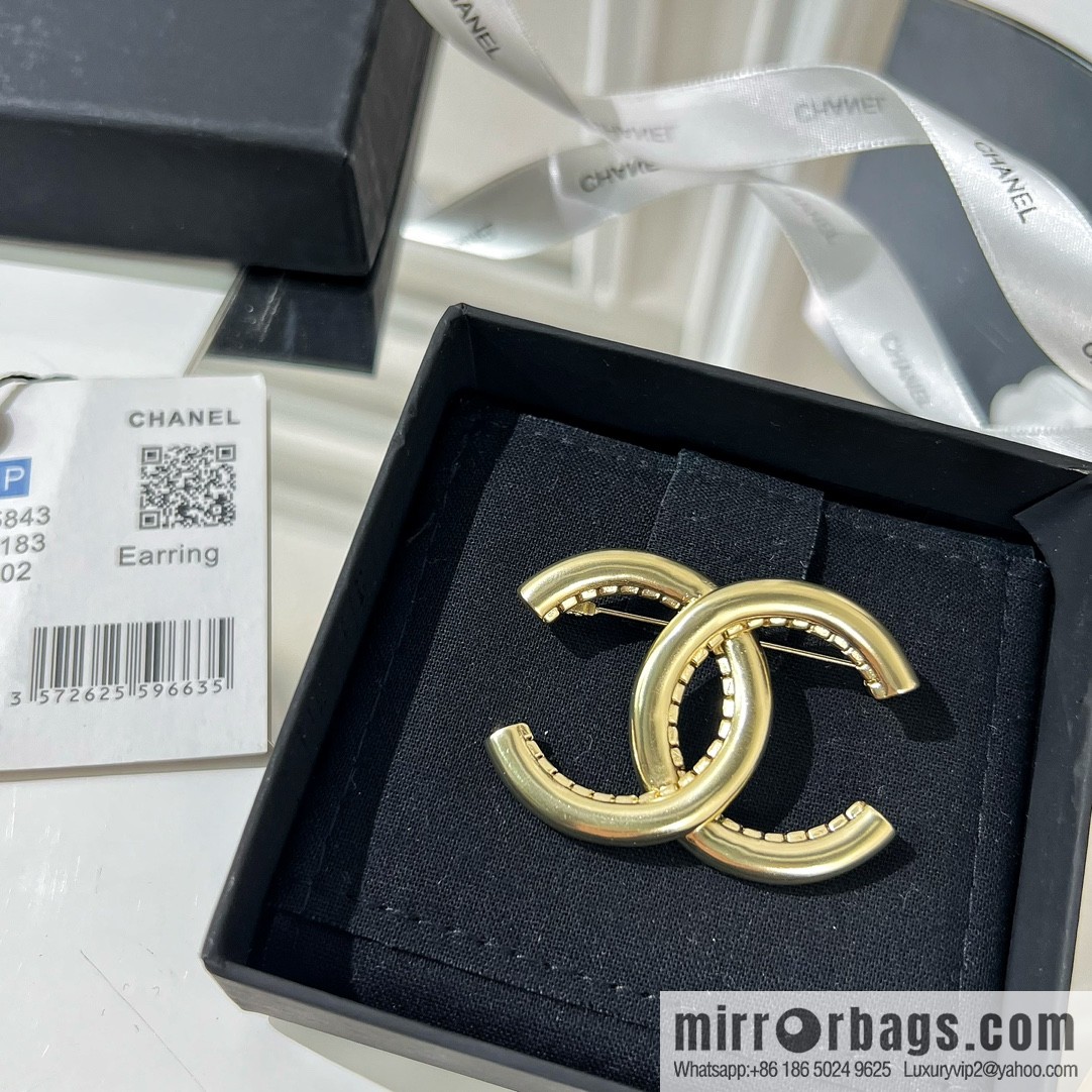 New ☑️ Chanel double c pearl brooch