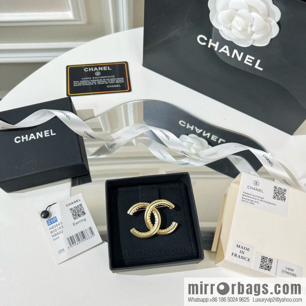 New ☑️ Chanel double c pearl brooch