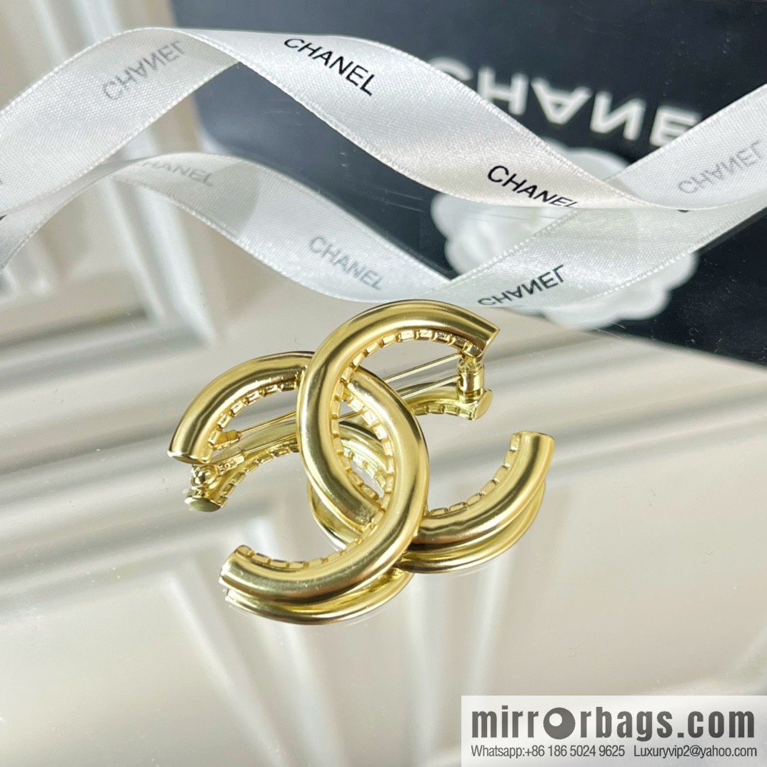 New ☑️ Chanel double c pearl brooch