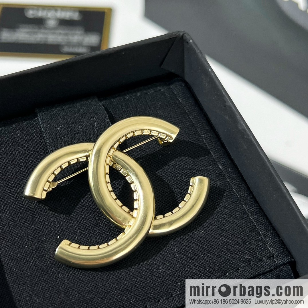 New ☑️ Chanel double c pearl brooch