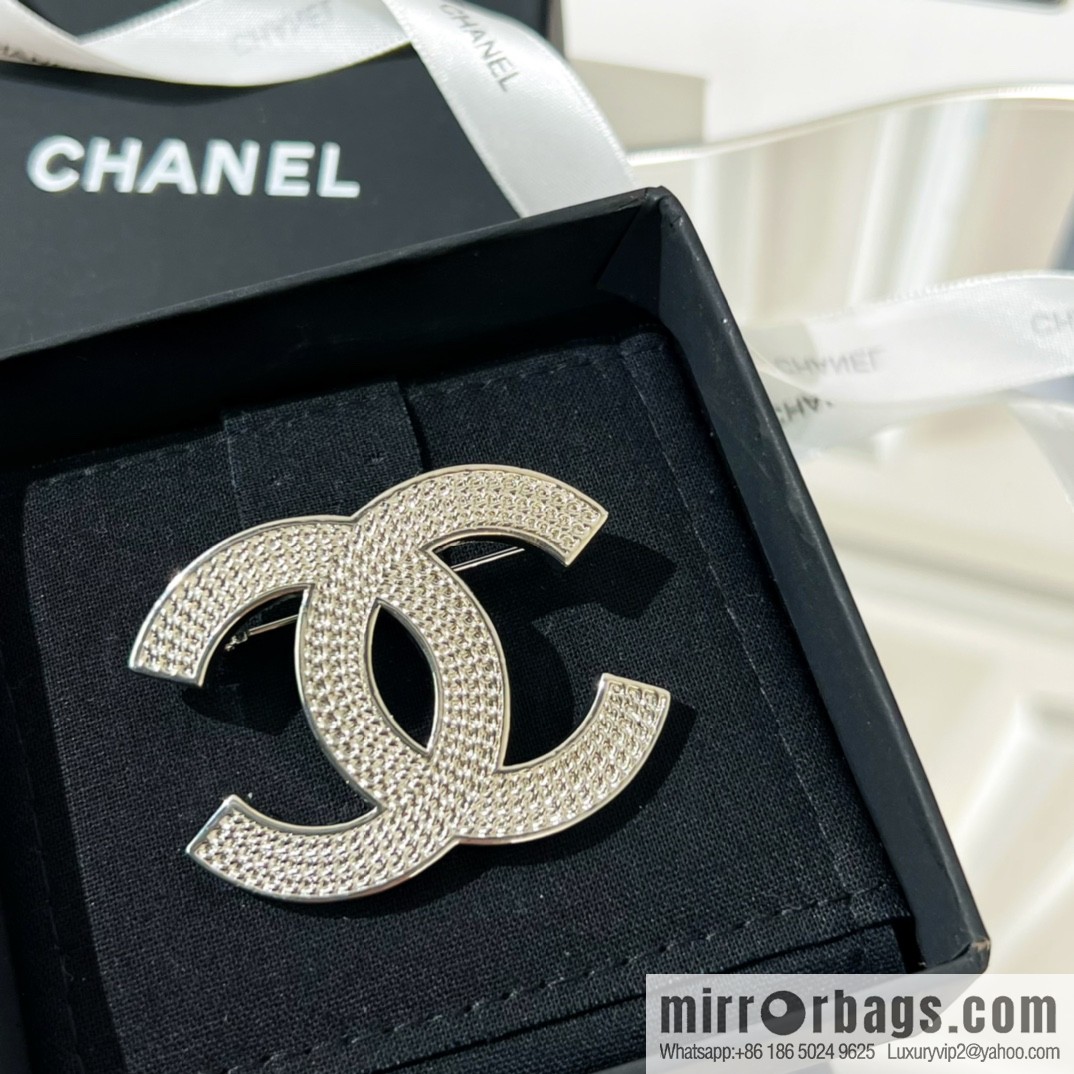 New ☑️ Chanel double c brooch