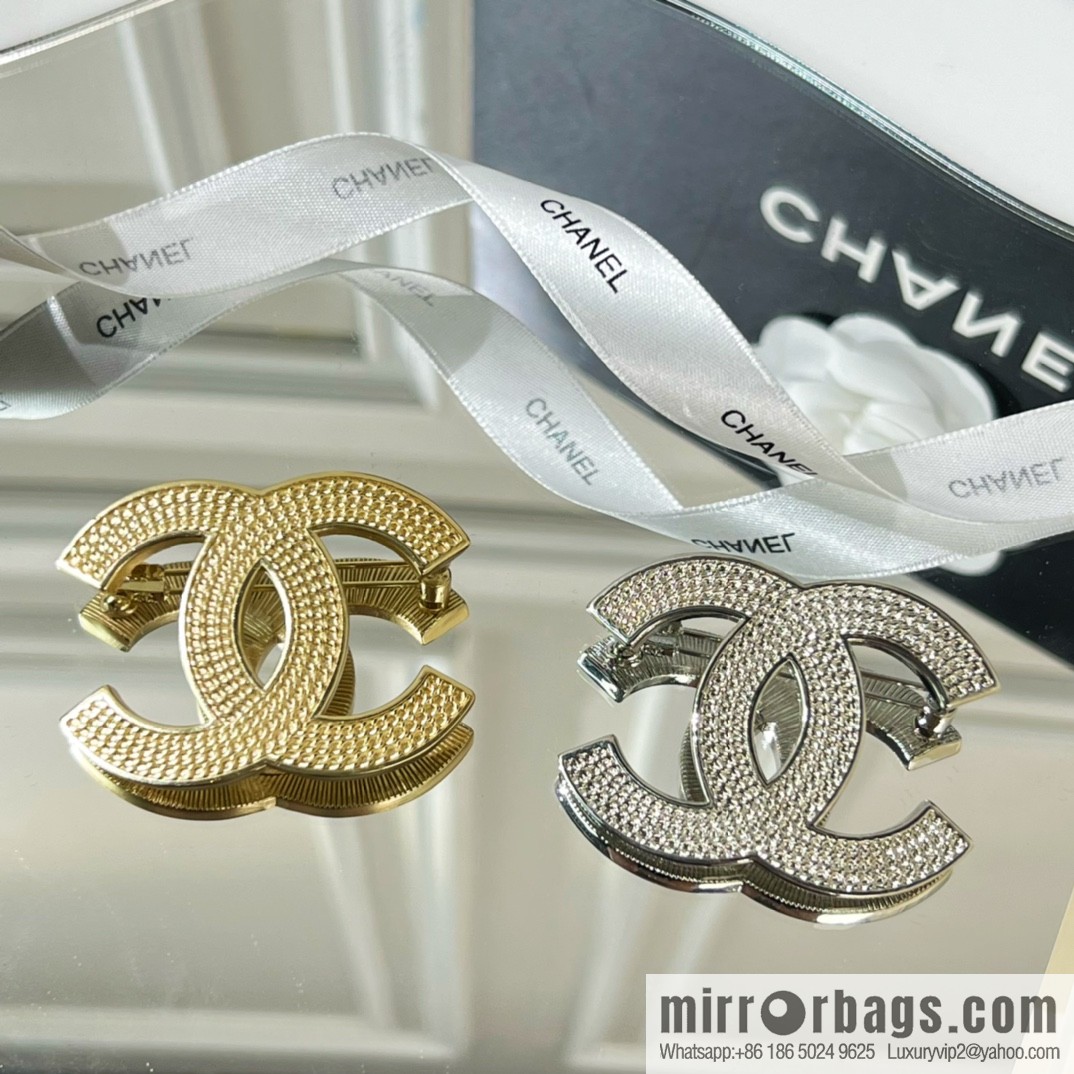 New ☑️ Chanel double c brooch