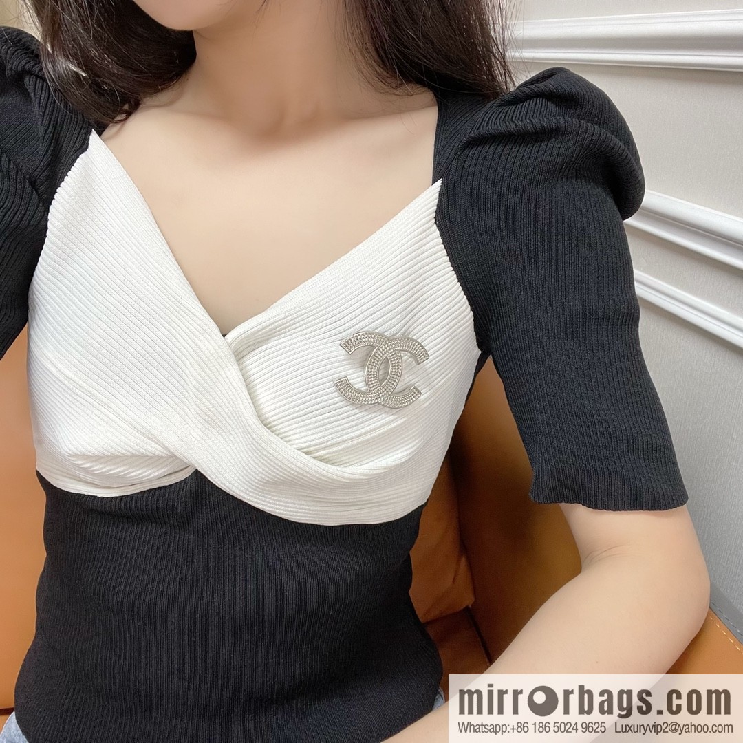 New ☑️ Chanel double c brooch