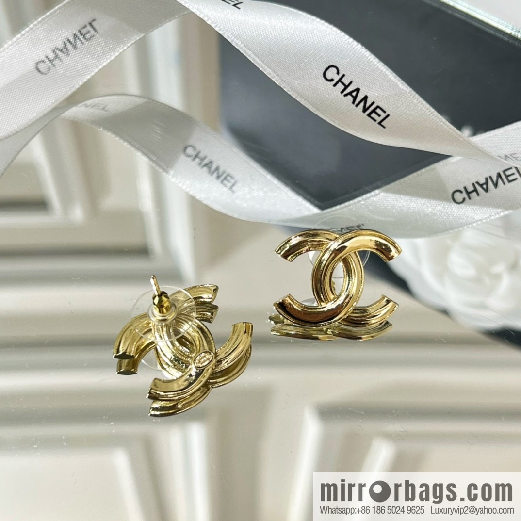 New ☑️ CHANEL Chanel gold double c stud earrings