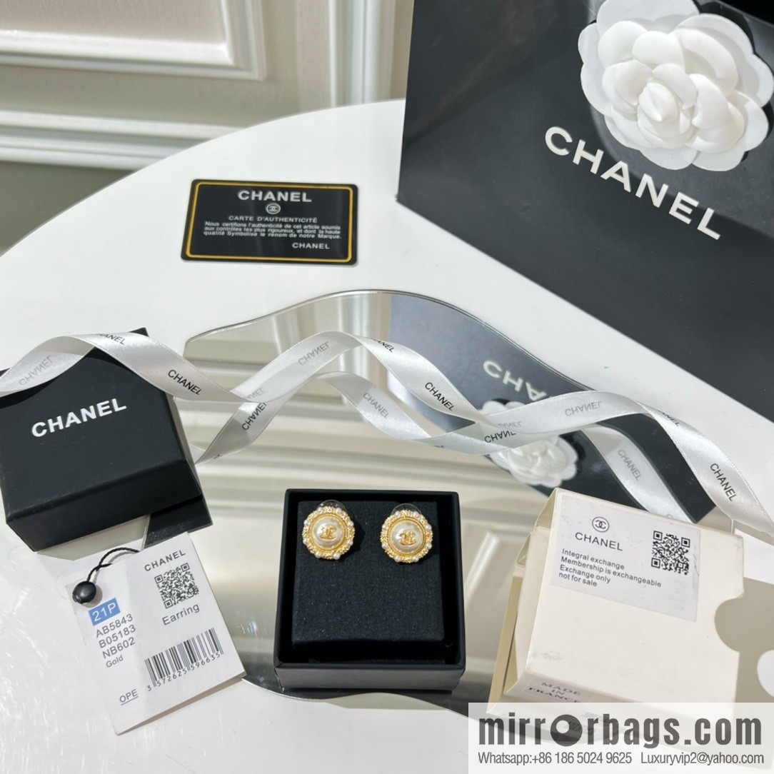 New ☑️ CHANEL Chanel round double c pearl stud earrings