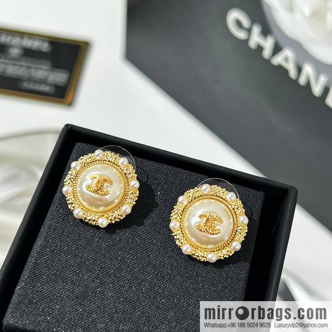 New ☑️ CHANEL Chanel round double c pearl stud earrings