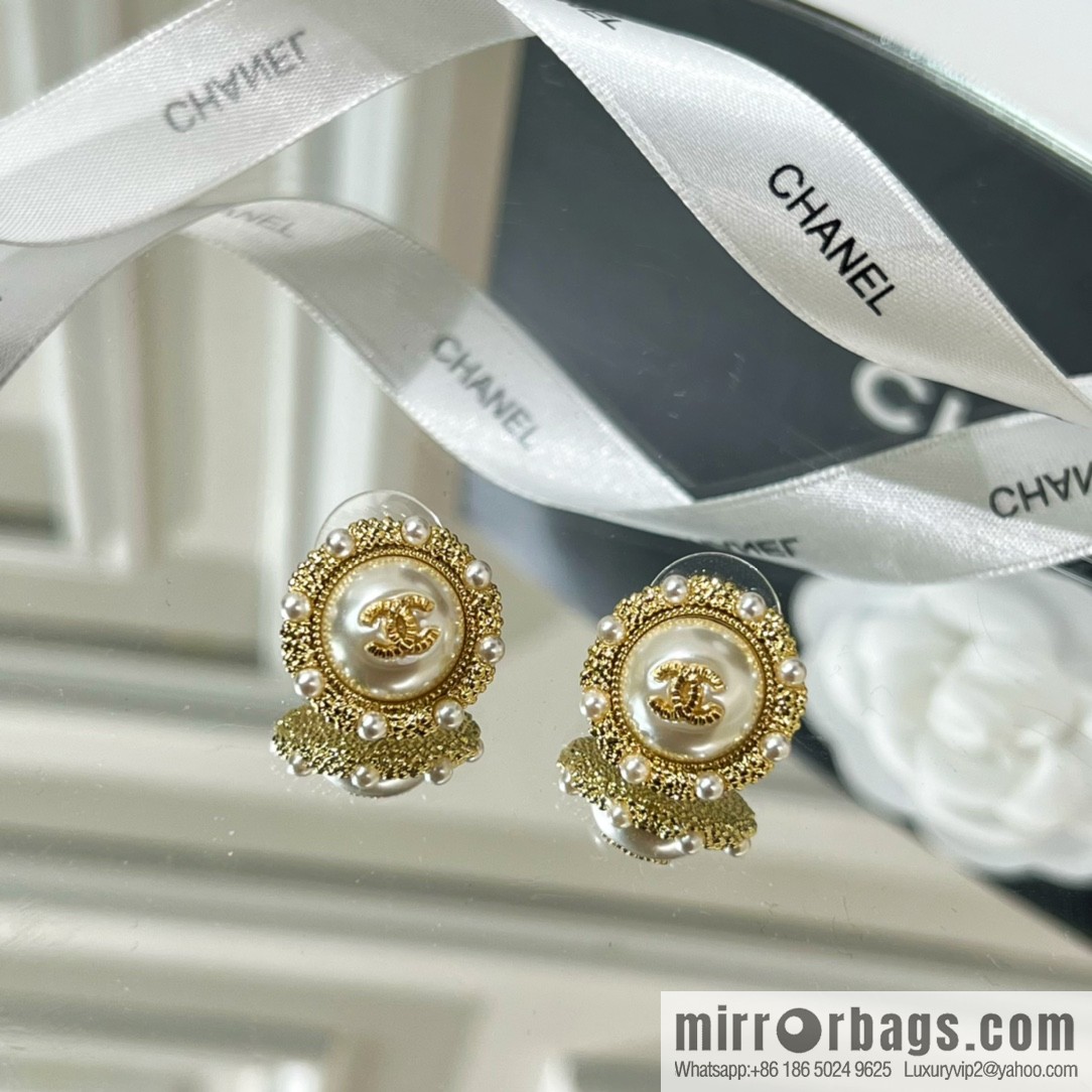 New ☑️ CHANEL Chanel round double c pearl stud earrings