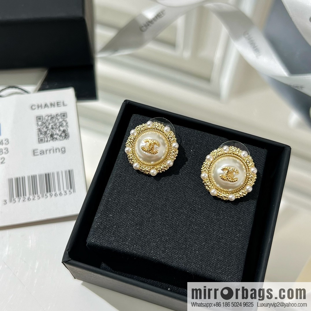 New ☑️ CHANEL Chanel round double c pearl stud earrings