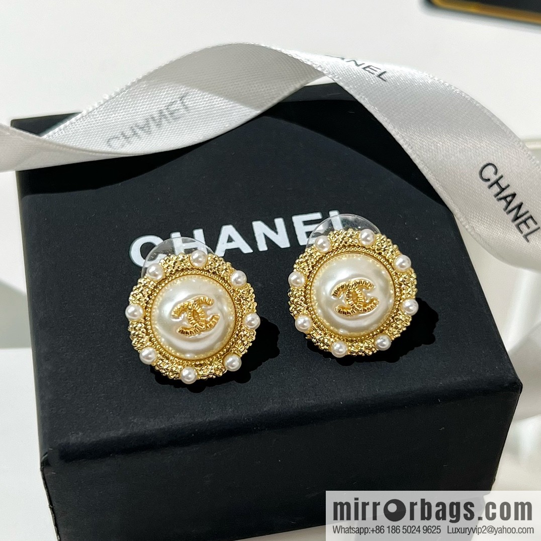 New ☑️ CHANEL Chanel round double c pearl stud earrings