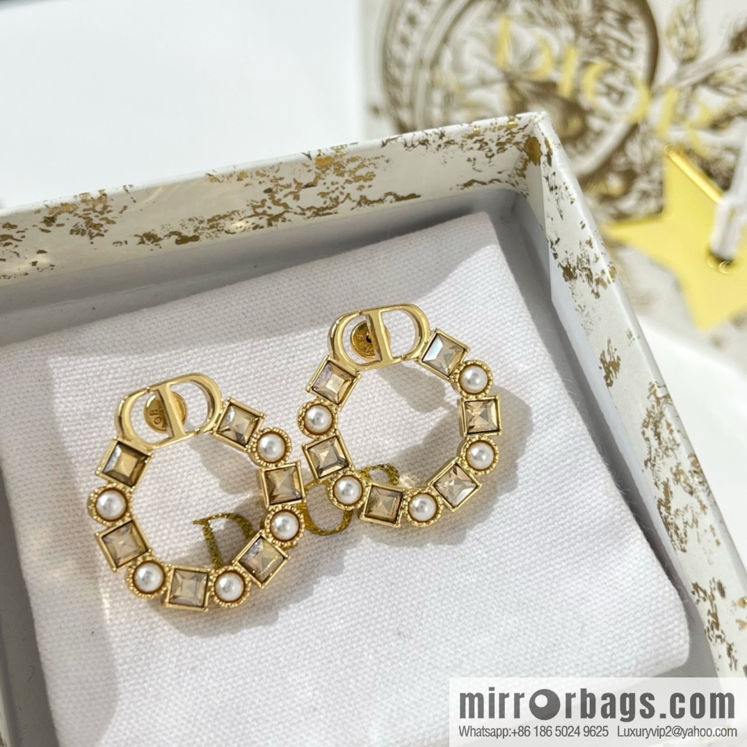 New ☑️ DIOR Dior CD square diamond stud earrings