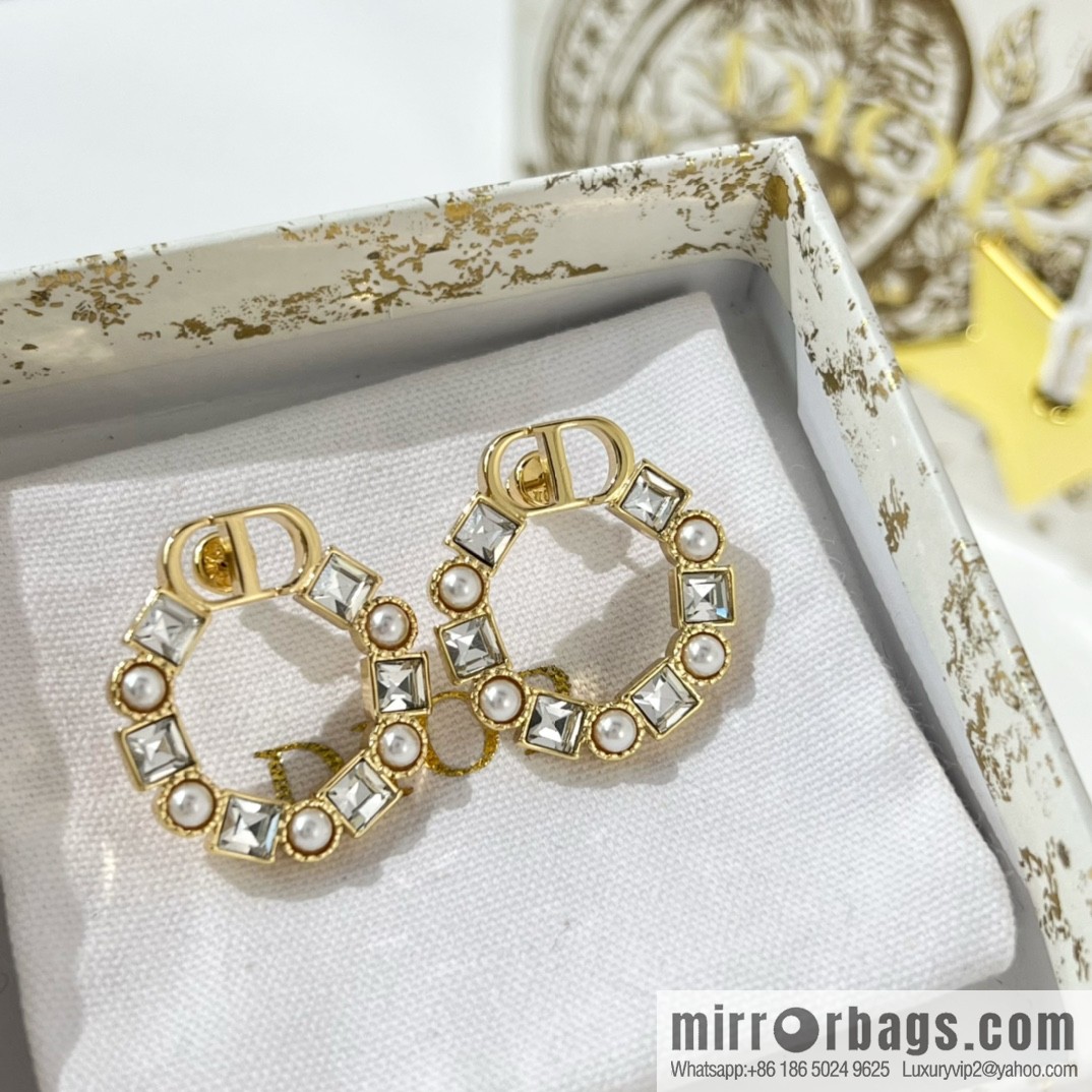New ☑️ DIOR Dior CD square diamond stud earrings