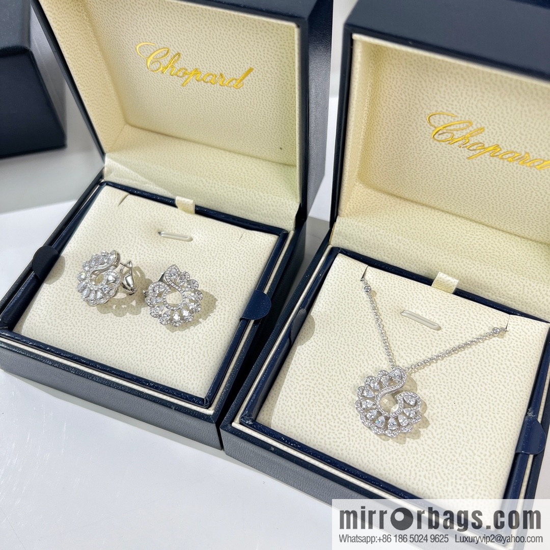 Chopard PRECIOUS LACE VAGUE lace necklace earshot