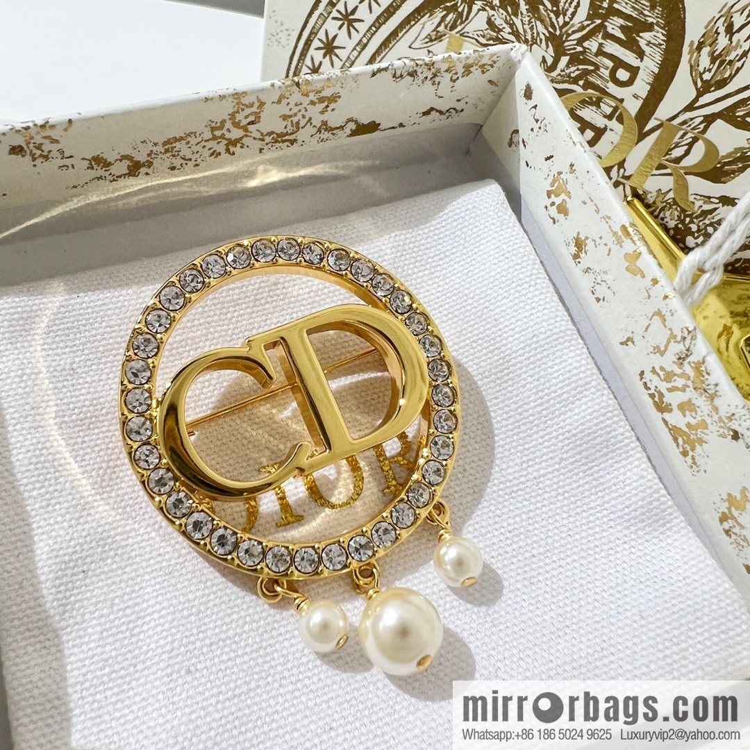 New ☑️ DIOR Dior CD pearl brooch