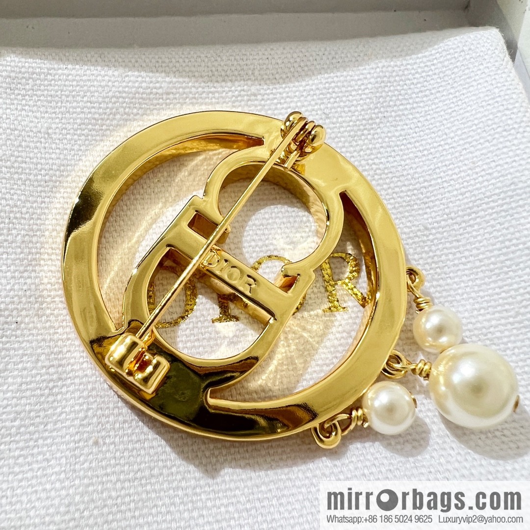 New ☑️ DIOR Dior CD pearl brooch