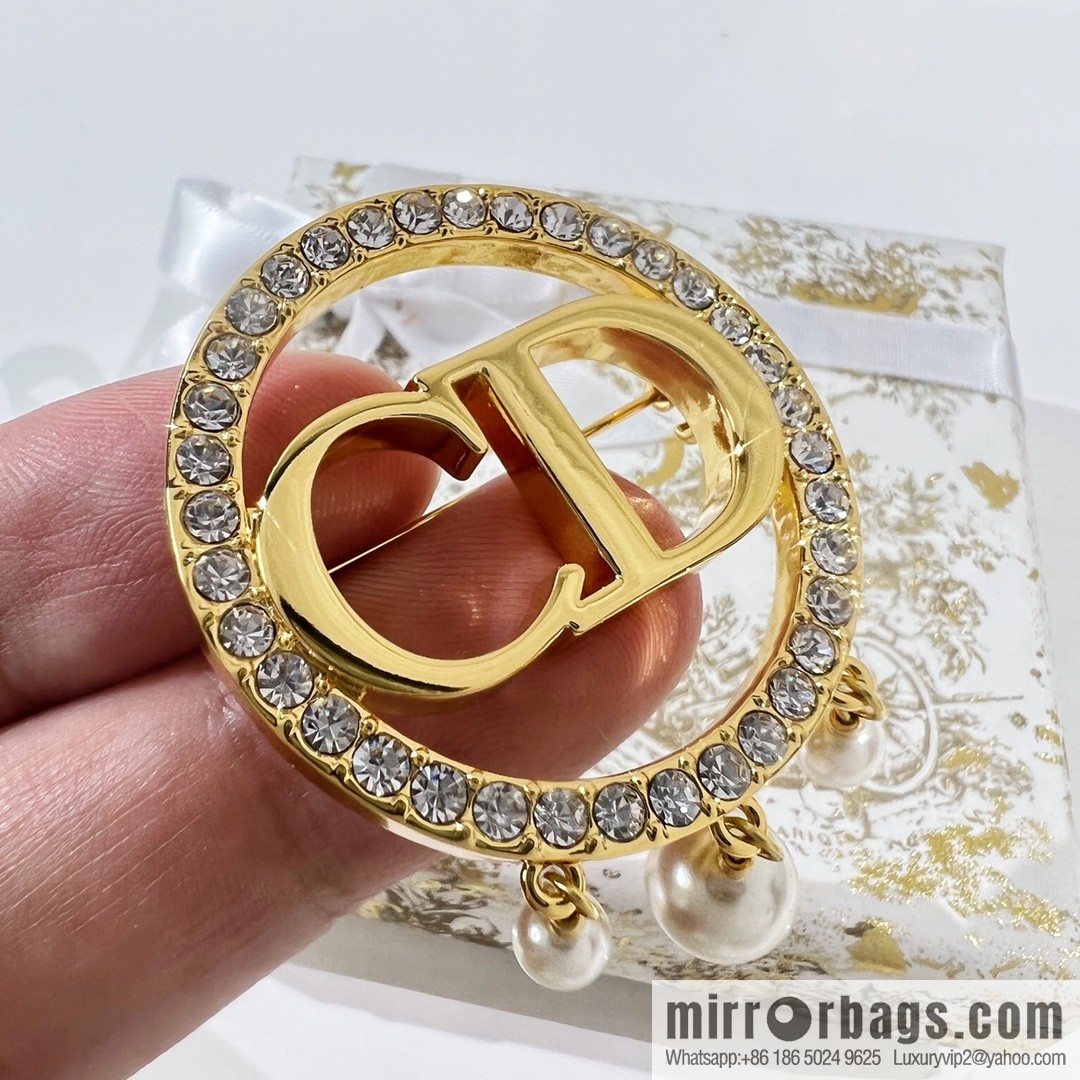 New ☑️ DIOR Dior CD pearl brooch