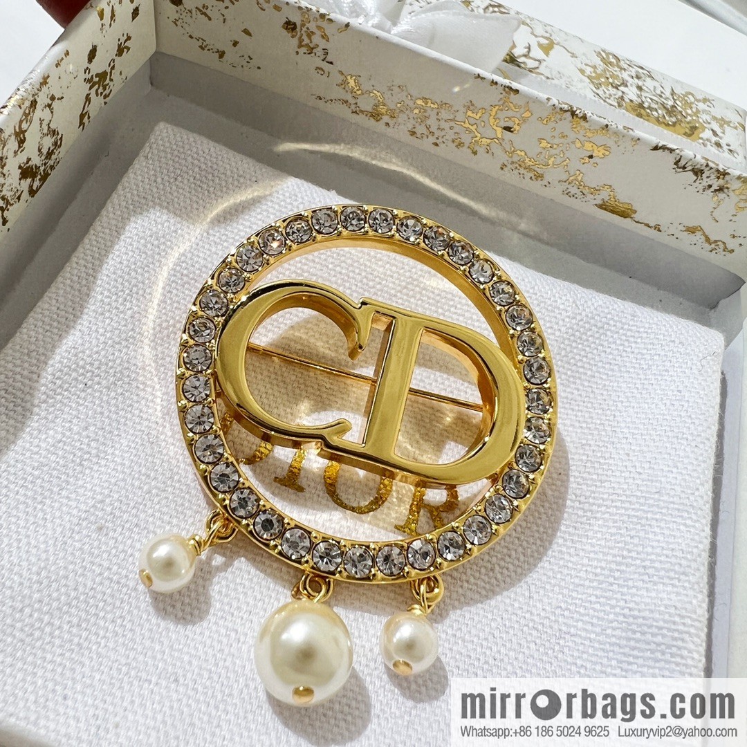 New ☑️ DIOR Dior CD pearl brooch
