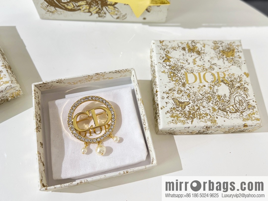 New ☑️ DIOR Dior CD pearl brooch