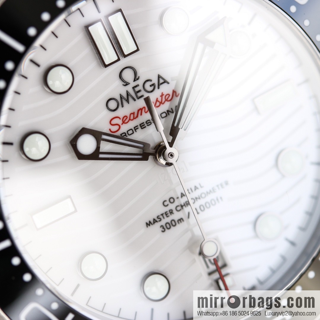 Omega 2022 new green seahorse with double T black balance wheel 8800 movement, 42mm