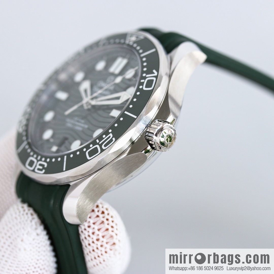 Omega 2022 new green seahorse with double T black balance wheel 8800 movement, 42mm