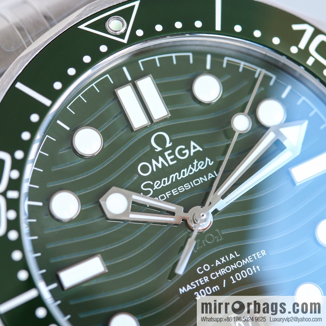 Omega 2022 new green seahorse with double T black balance wheel 8800 movement, 42mm