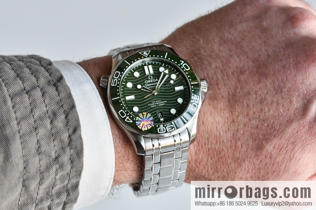 Omega 2022 new green seahorse with double T black balance wheel 8800 movement, 42mm