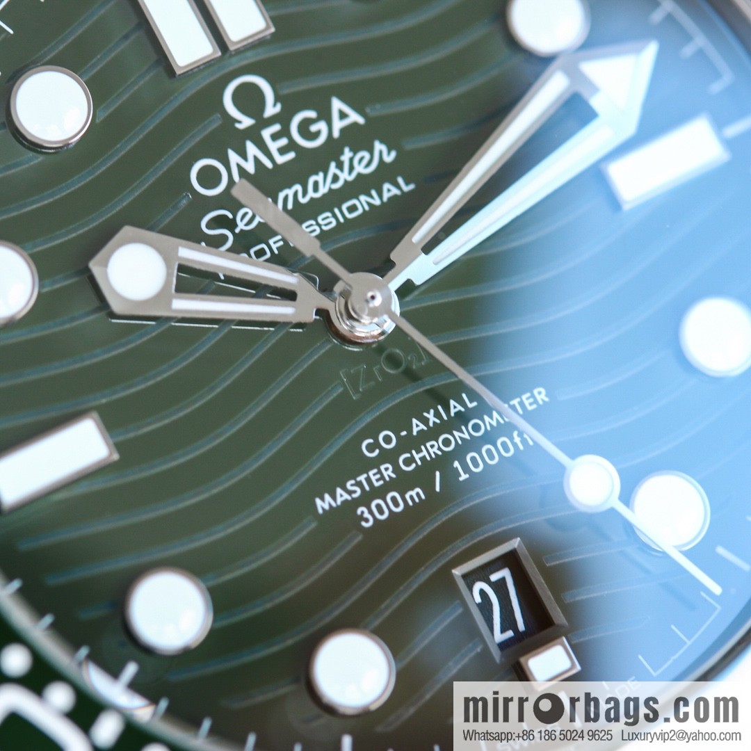 Omega 2022 new green seahorse with double T black balance wheel 8800 movement, 42mm