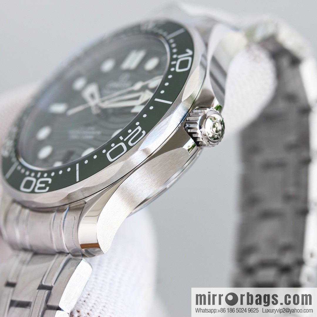 Omega 2022 new green seahorse with double T black balance wheel 8800 movement, 42mm